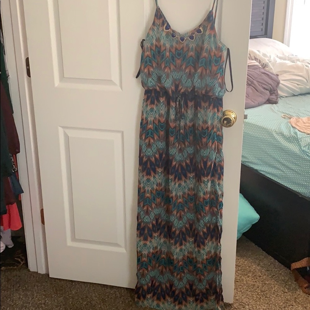 Maxi Dress High-Low w/ attached Necklace